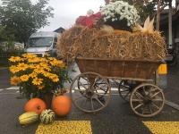 Hay wagon and pumpkins at the Ettenhausen Herbstmärt