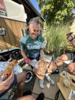 Oli hands out Mandelgipfeli