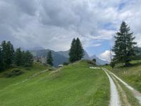 Still on gravel, going past the ruins above Splügen